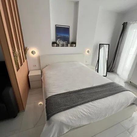 Апартаменти Modern 1-bedroom In The Center *