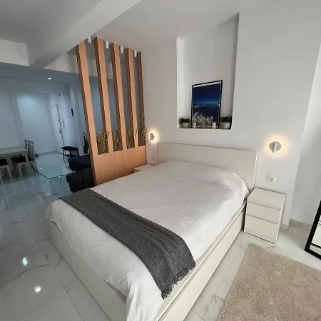 Modern 1-bedroom In The Center Апартаменти *