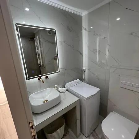 Modern 1-bedroom In The Center Салоніки