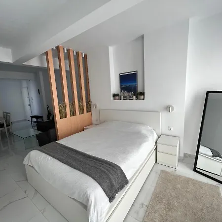 Modern 1-bedroom In The Center Салоніки
